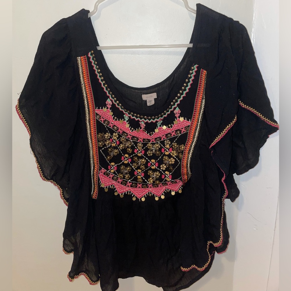 Beautiful Indian-style Embroidered Top with hardware!!!